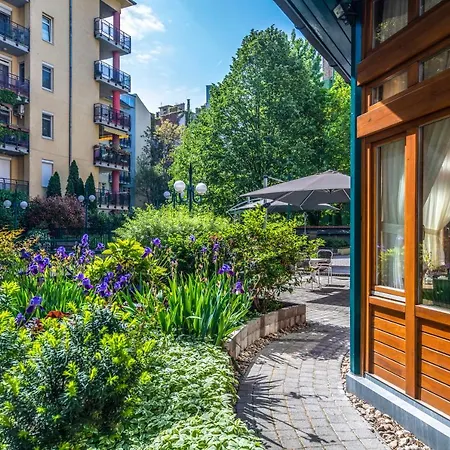 Corvin Sissi Wing 3*