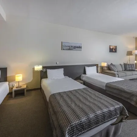 Corvin Sissi Wing Hotel 3*