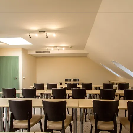 Corvin Sissi Wing 3*